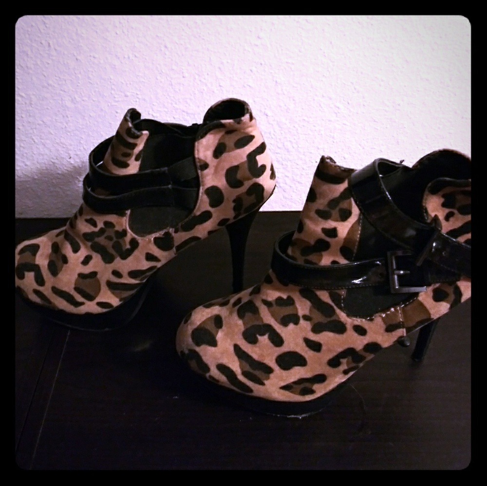 Cheetah heels 👠